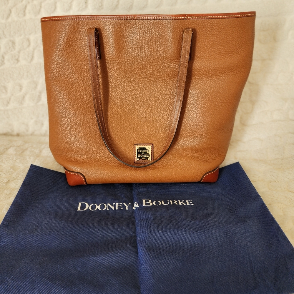 Dooney & Bourke tote